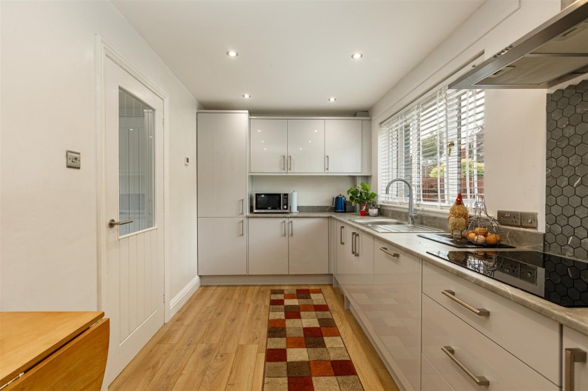 Images for 22 Eildon View, Melrose